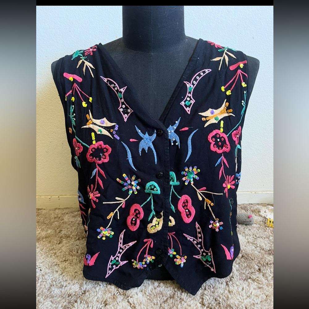 Pier One Imports Rayon women’s vest. Embroidery and sequins.
